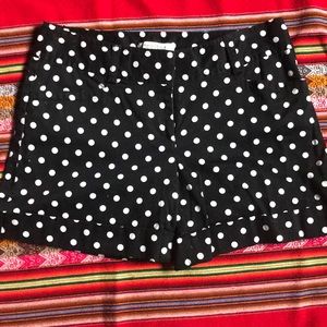 White House Black market 🖤 midi shorts size 0!